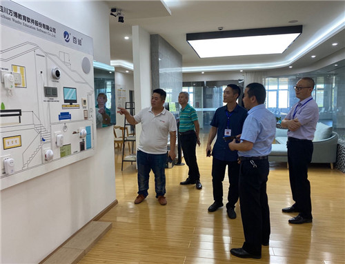 青白江区：开展科创教师培训会