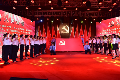 新党员入党宣誓.jpg