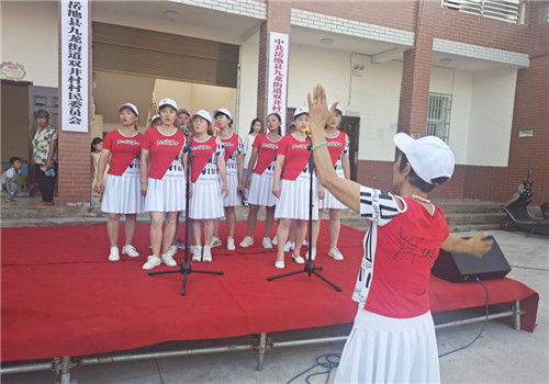 图为村民自编自导庆“七一”文艺汇演.jpg