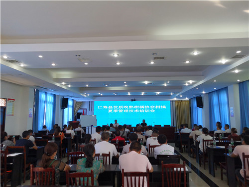 仁寿县优质晚熟柑橘协会召开柑橘夏季管理技术暨“天府科技云”培训会
