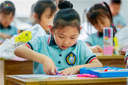 青神县：实验小学开展“红蓝结对”赛课活动