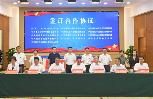 签订合作协议.jpg 签订合作协议.jpg