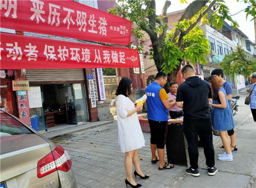6月3日，伏龙镇禁毒办在伏龙政府附近组织禁毒宣传活动.jpg