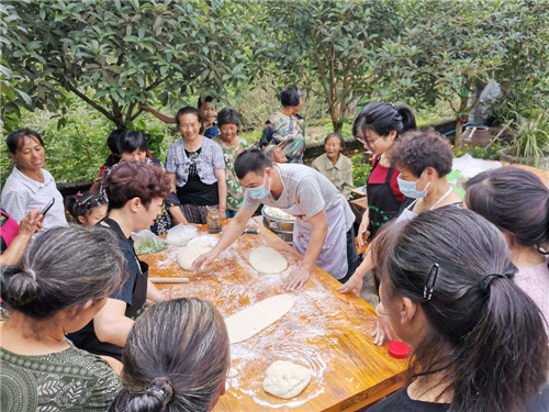 青神县：开展社区大学活动