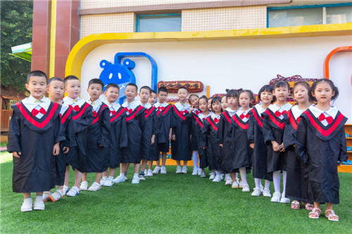 广安区：两路口幼儿园举行毕业典礼