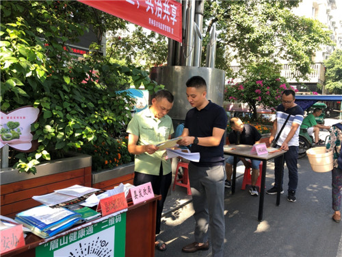 青神县：守护群众“舌尖上的安全”
