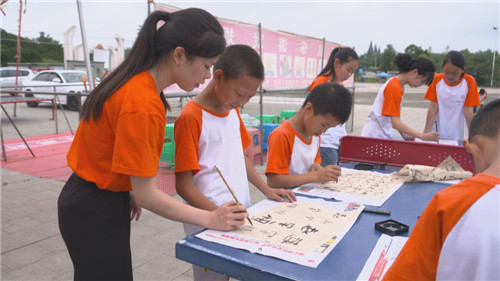 练习书法.jpg