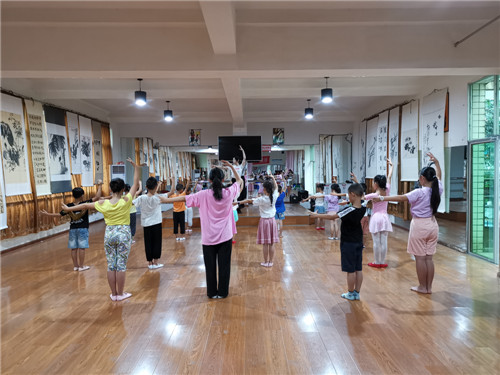 公益培训点亮学生暑期生活