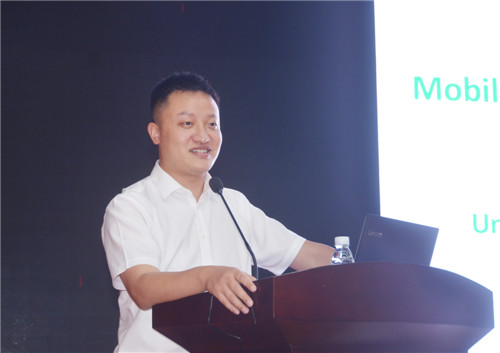 郭劲宏讲课.jpg