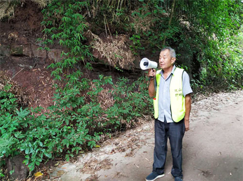 临溪镇：护林员精心守护青山绿水