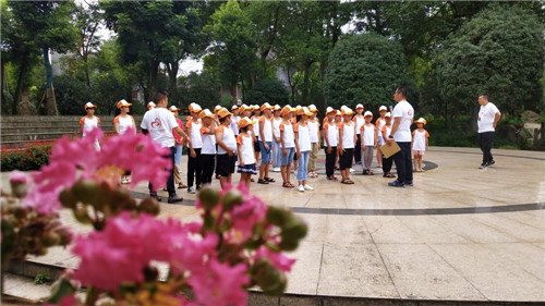  “阳光成长营”在青神县启动