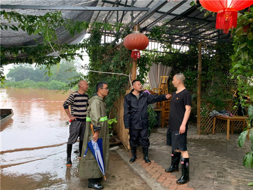 青神县：退役军人积极参加抗洪抢险