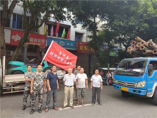 青神县：抗洪抢险突击队增援乐山