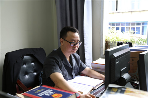 法官“孙大圣”让黑恶势力无处可逃