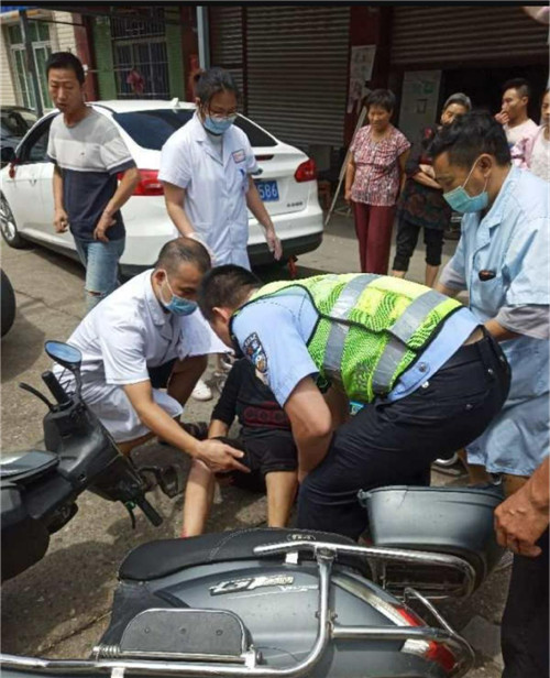 青神县：开辟交通事故救援“绿色通道”