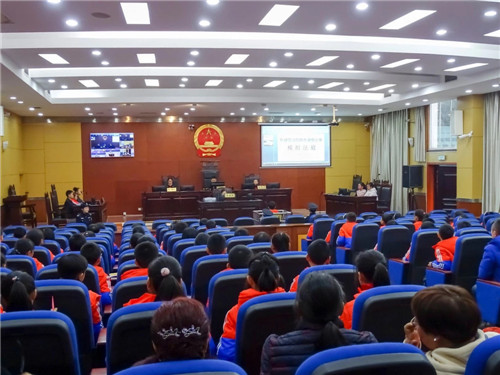 通惠小学开展模拟法庭活动照片.jpg 通惠小学开展模拟法庭活动照片.jpg