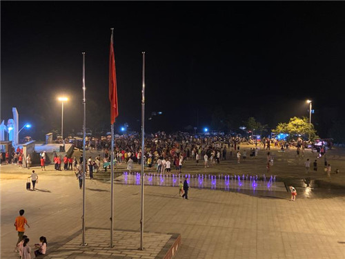 彭山区：团结村乡村夜市 “火”起来 