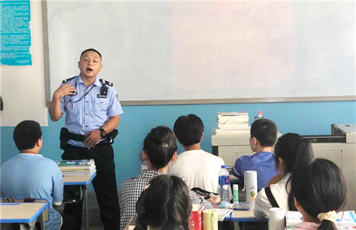 前锋公安开展“开学第一课”安全宣传活动
