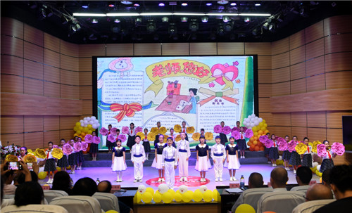 图为邻水实验学校学生诗歌朗诵《我把最美的祝福献给您,老师》 .jpg