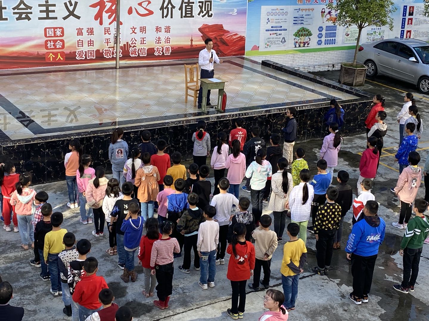 巴州区玉堂小学开展“学宪法，讲宪法”主题活动
