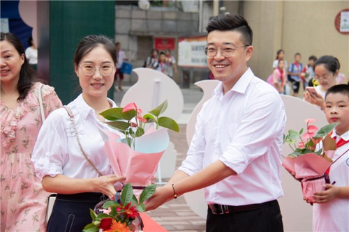 东坡区：眉师附小举行教师节庆祝活动