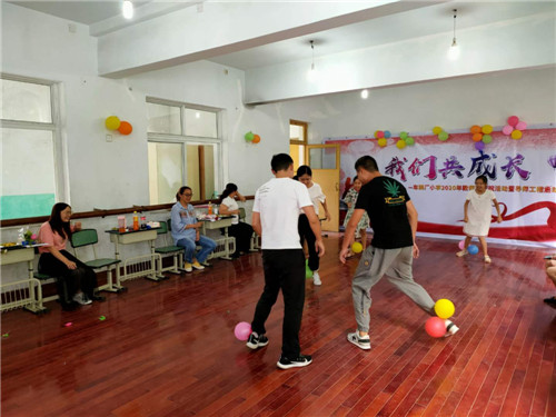 东坡区：车辆厂小学举行“我们共成长”师徒结对拜师仪式暨2020年教师节庆祝活动