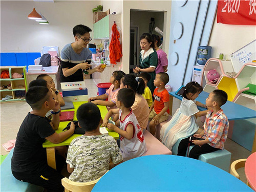 青神县儿童之家：青青小苗 快乐成长