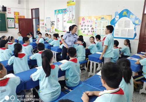希望小学开展法治安全教育活动
