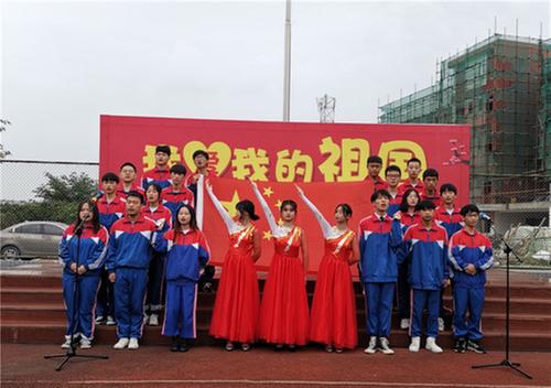 彭山职高举行“我爱我的祖国”庆国庆歌咏比赛