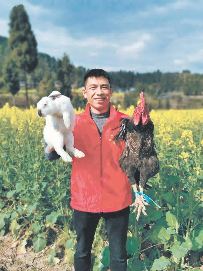 第一书记带货忙 贫困户们笑得欢