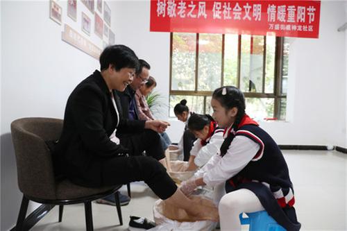 广安区：开展“树敬老之风 情暖重阳节”主题实践活动