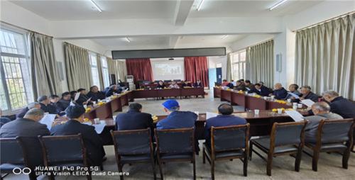 恩阳区:镇庙小学为退休老师过重阳节
