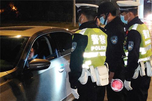 华蓥市开展“毒驾”路面联合检查行动