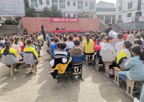 齐福镇：组织开展秋季校园普法宣传活动
