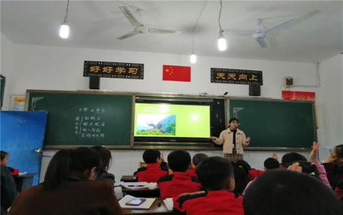 长赤镇：桥梁小学开展教研活动