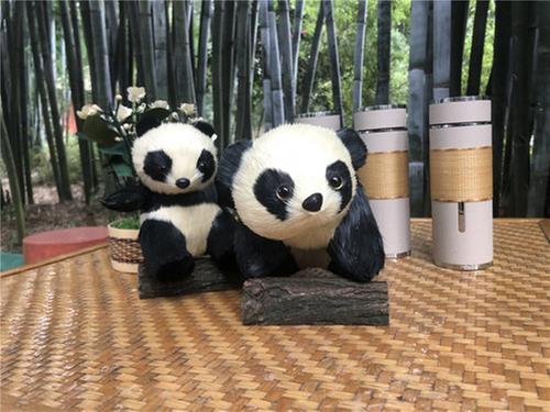 青神县：竹编大师陈云华带来竹艺文创产品