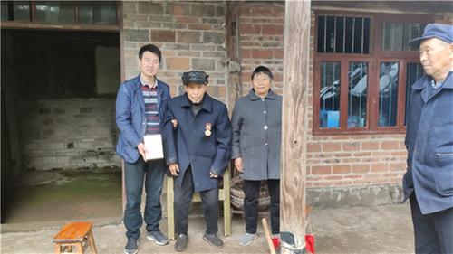 洪雅县：农业农村局走访慰问抗美援朝老兵