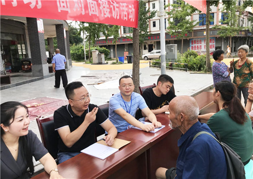 飞龙镇:开展“人民阅卷·广安行动”接访活动