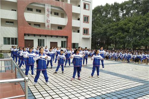 武胜县：长安初中举行阳光大课间活动比赛