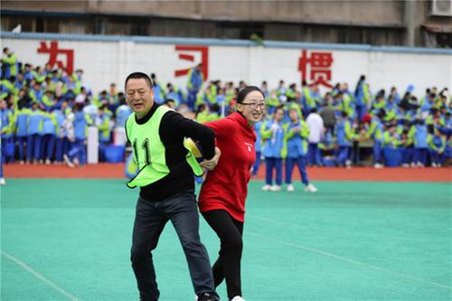 仁寿县：坝达初级中学举行第八届冬季运动会