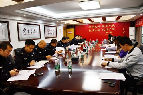 华蓥市公安局召开“向人民报告”新闻通气会