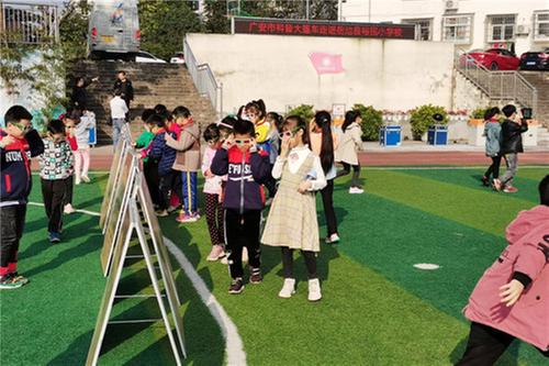 广安市科普大篷车走进岳池县裕民小学校