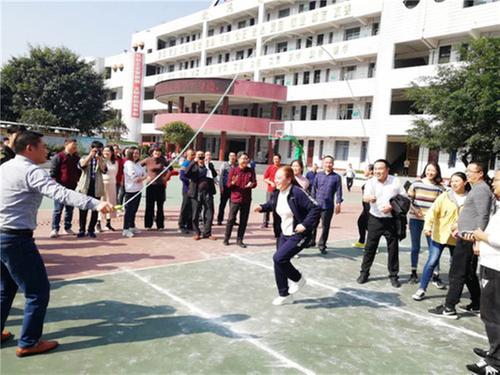 前锋区：代市初中开展职工趣味运动会
