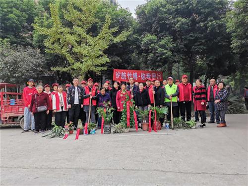 青神县：青竹街道花园社区干群合力美化人居环境