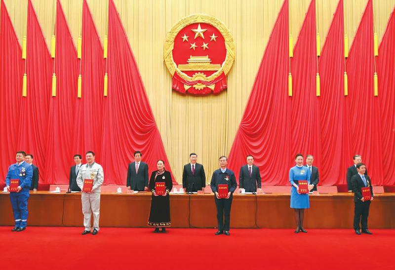 全国劳动模范和先进工作者表彰大会隆重举行