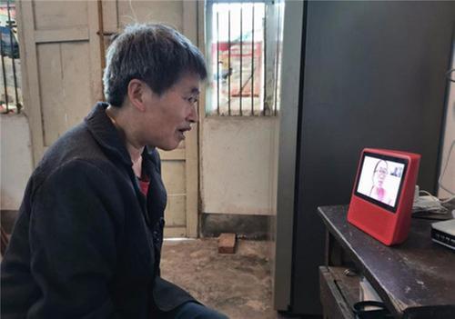青神县：为空巢老人搭建网络“连亲桥”