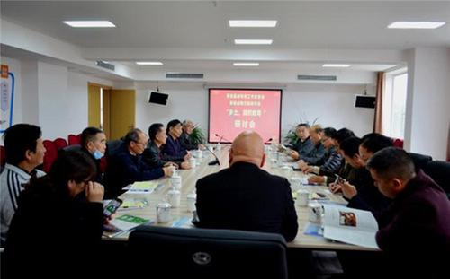荥经县老科协助力乡土校本教材开发