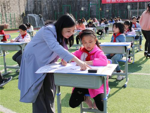 前锋区：得胜小学举行第三届书法比赛
