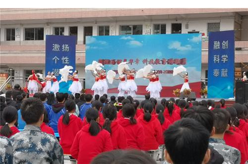 达川区第八届青少年科技创新大赛成功举办