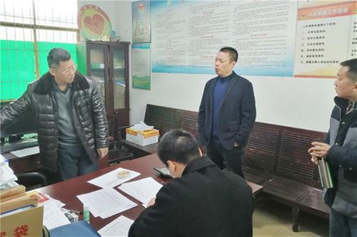 前锋区新桥街道深入水池村走访调研